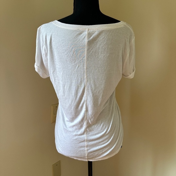 *WHITE HOUSE BLACK MARKET* White Short Sleeve V-Neck Shirt Size Small - Picture 4 of 7